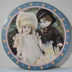 Vyg 1987 Current Inc. Antique Dolls Tin Container Box  Marcia Creswell Cookies